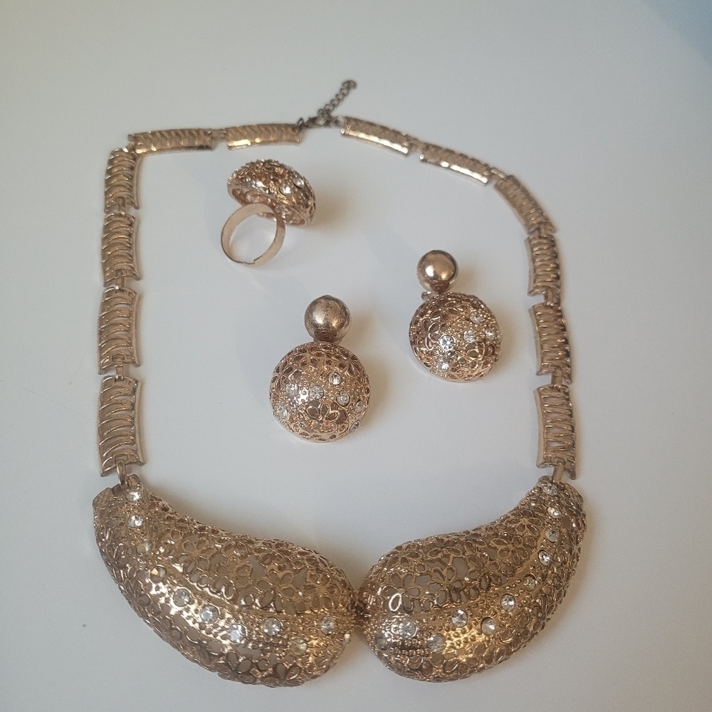 Costume jewelry set: necklace, earrings and ring set.